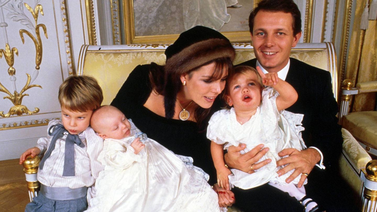 Carolina con Stefano Casiraghi y sus tres hijos. (Reuters)