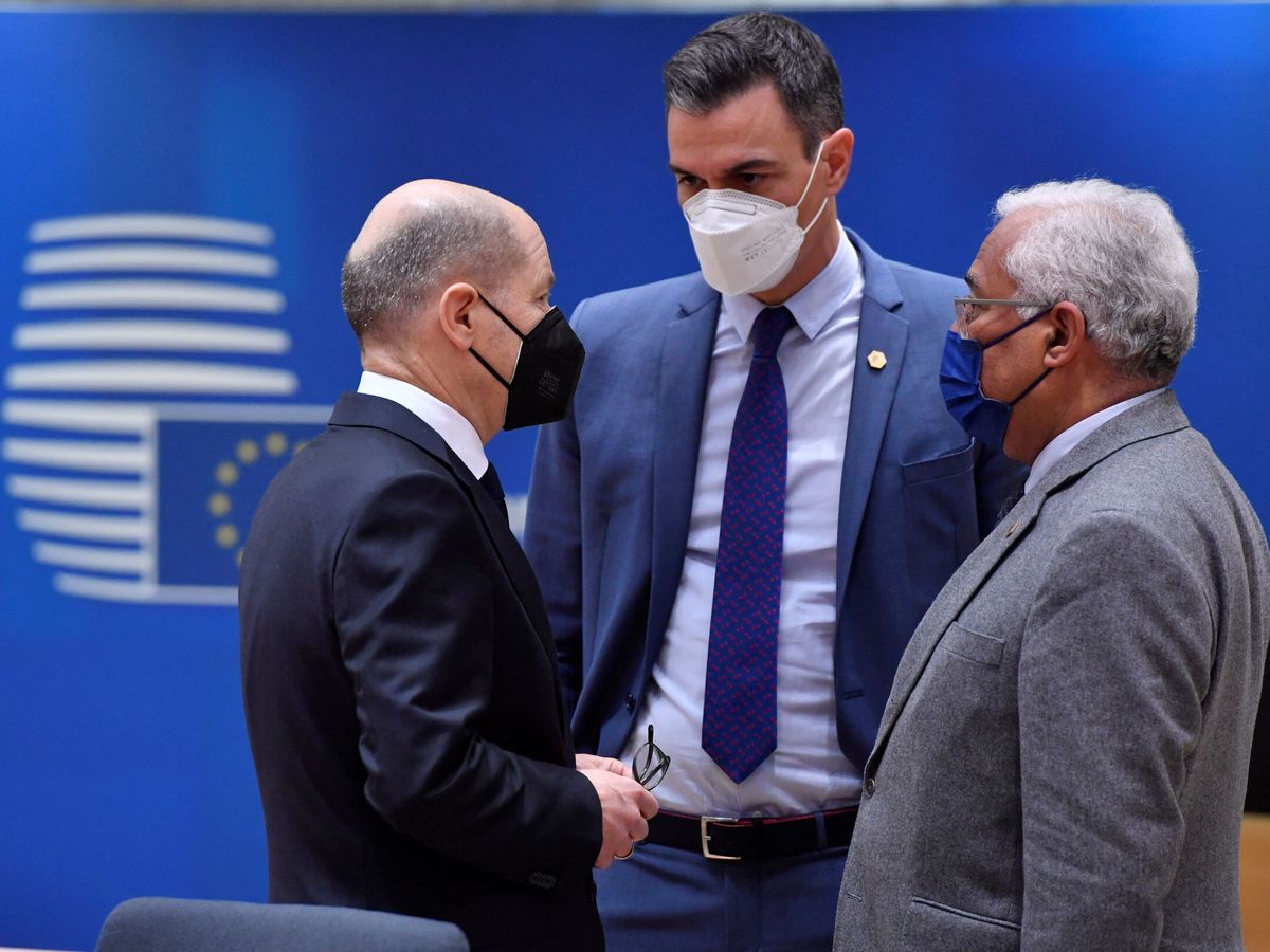 Foto: Scholz (izquierda), Sánchez (centro) y Costa (derecha), los tres principales líderes de la socialdemocracia europea. (Reuters)
