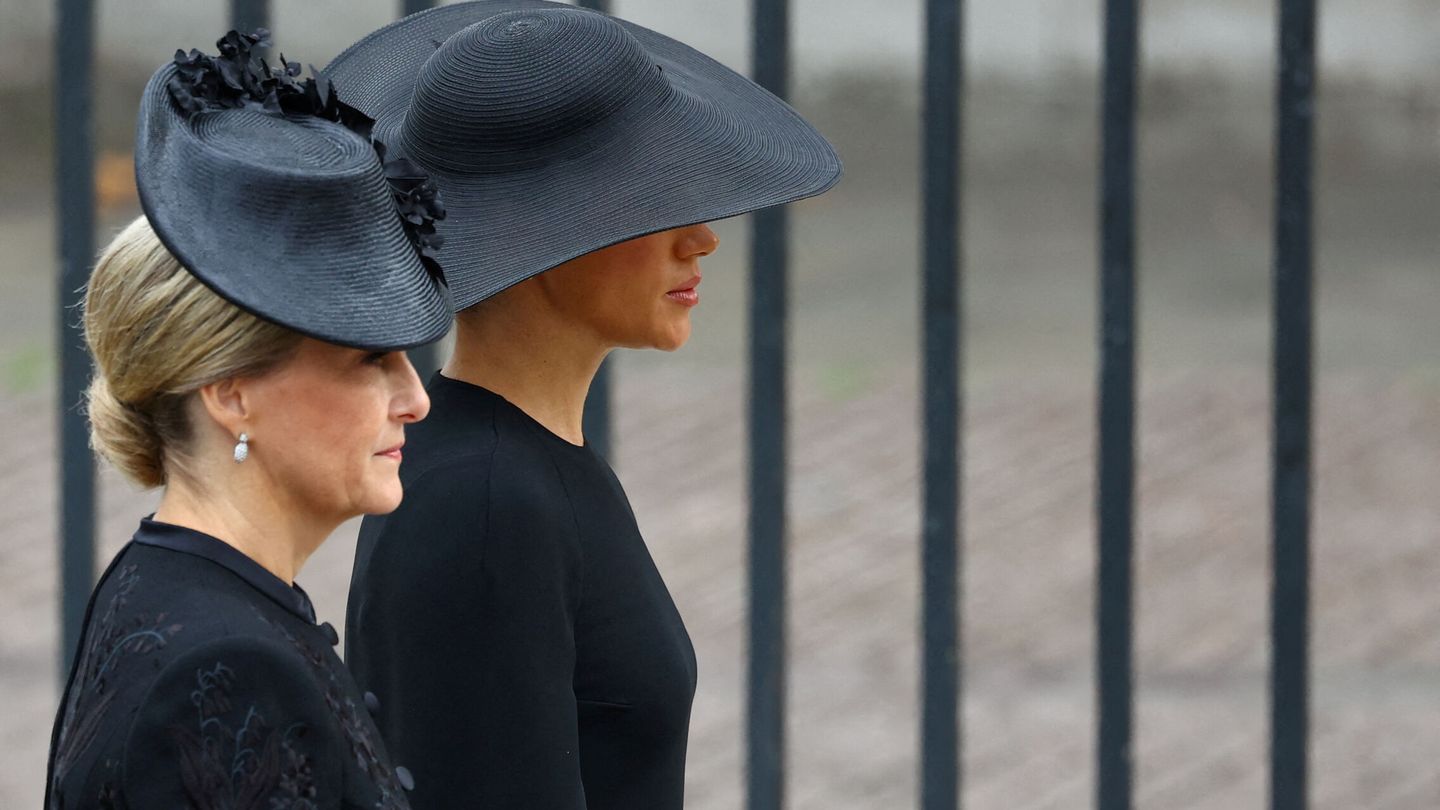 Sophie y Meghan, en el funeral de Isabel II. (Reuters)
