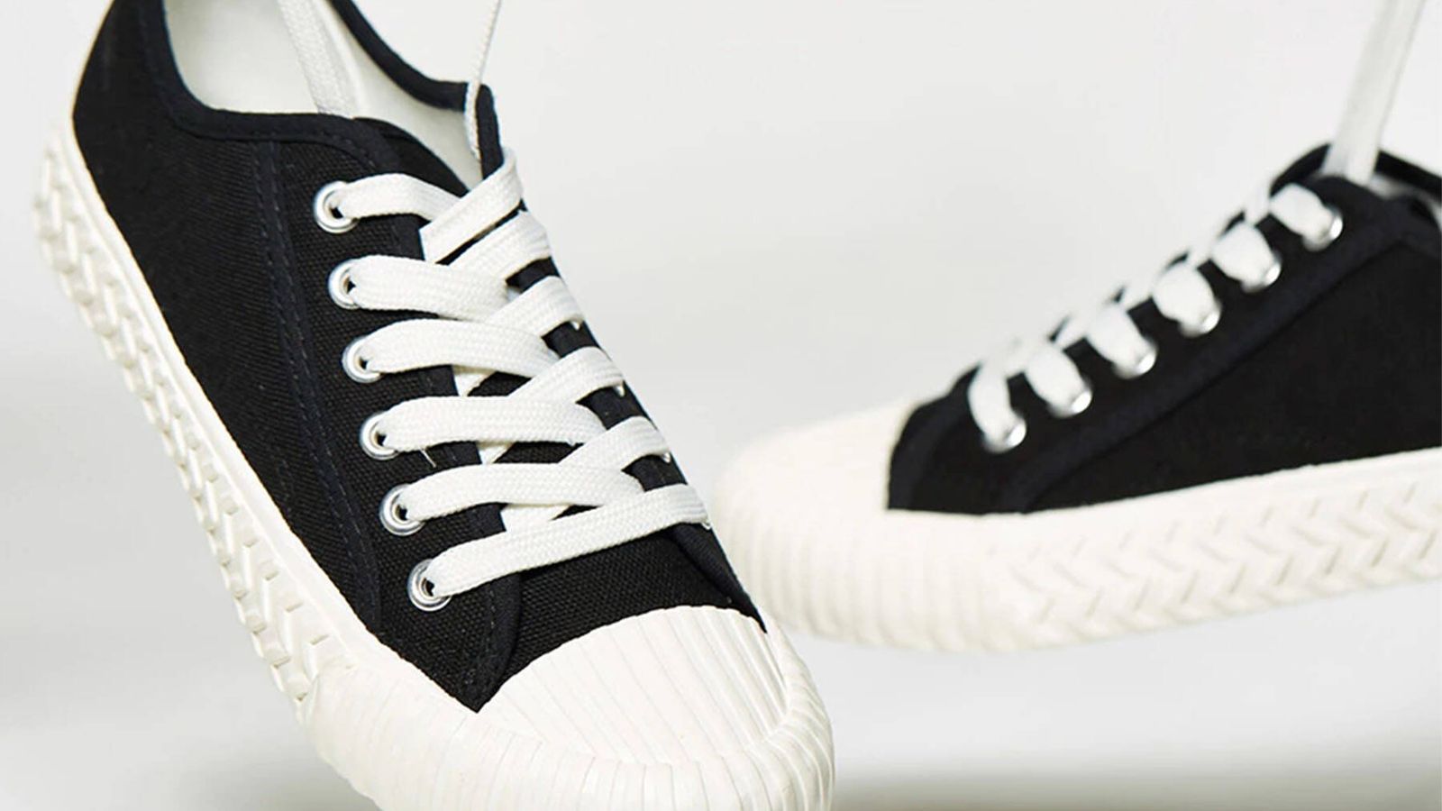 En blanco o negro las nuevas zapatillas deportivas de Parfois son una  necesidad
