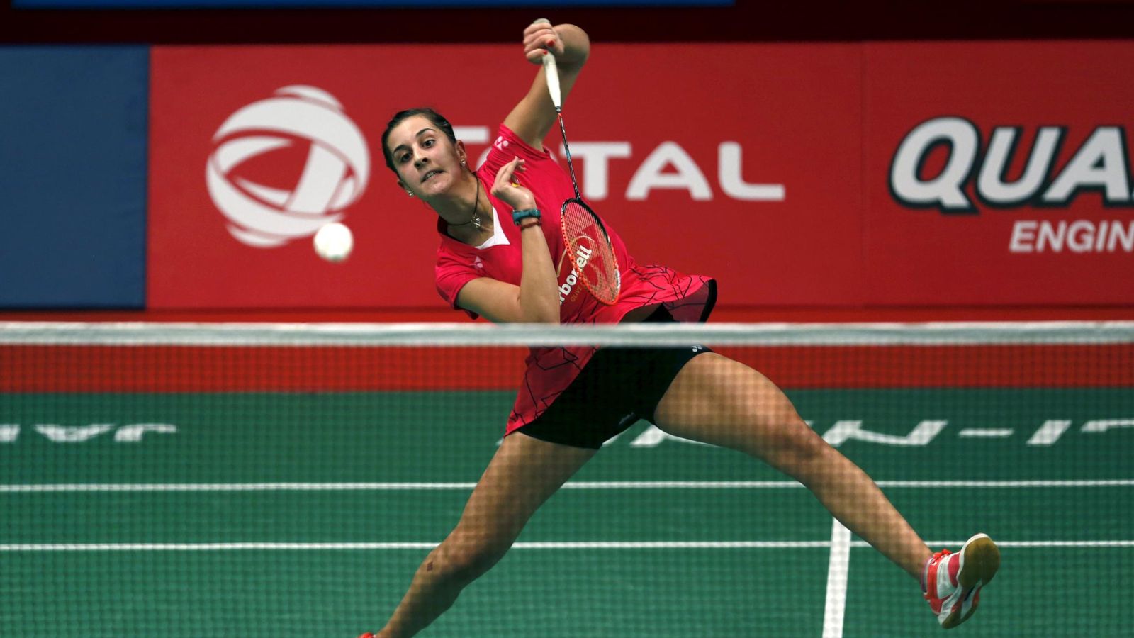 Foto: Spain's marin returns a shot during her single match against malaysia's tee at the bwf world championship in jakarta