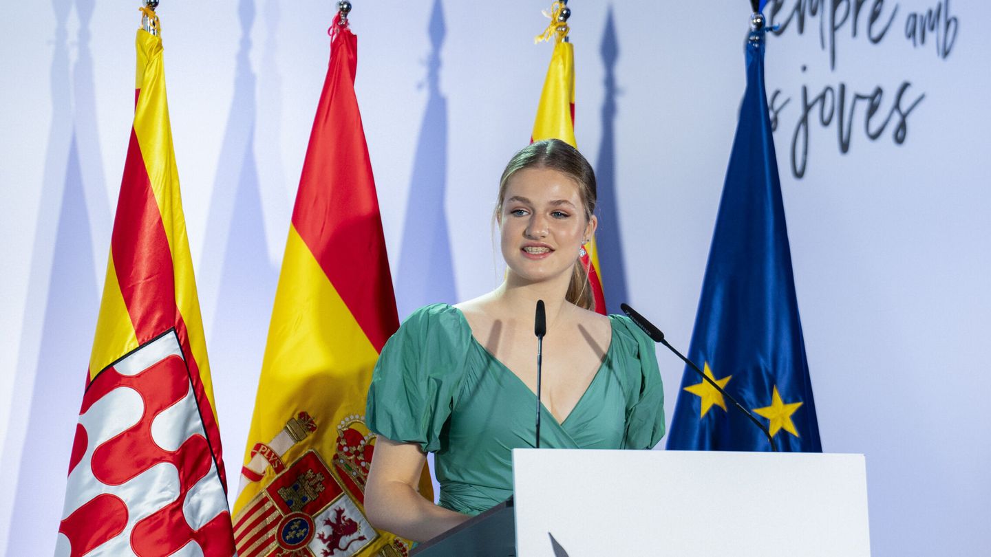 Leonor pronunciando su discurso en los premios de la Fundación Princesa de Girona. (EFE/David Borrat)