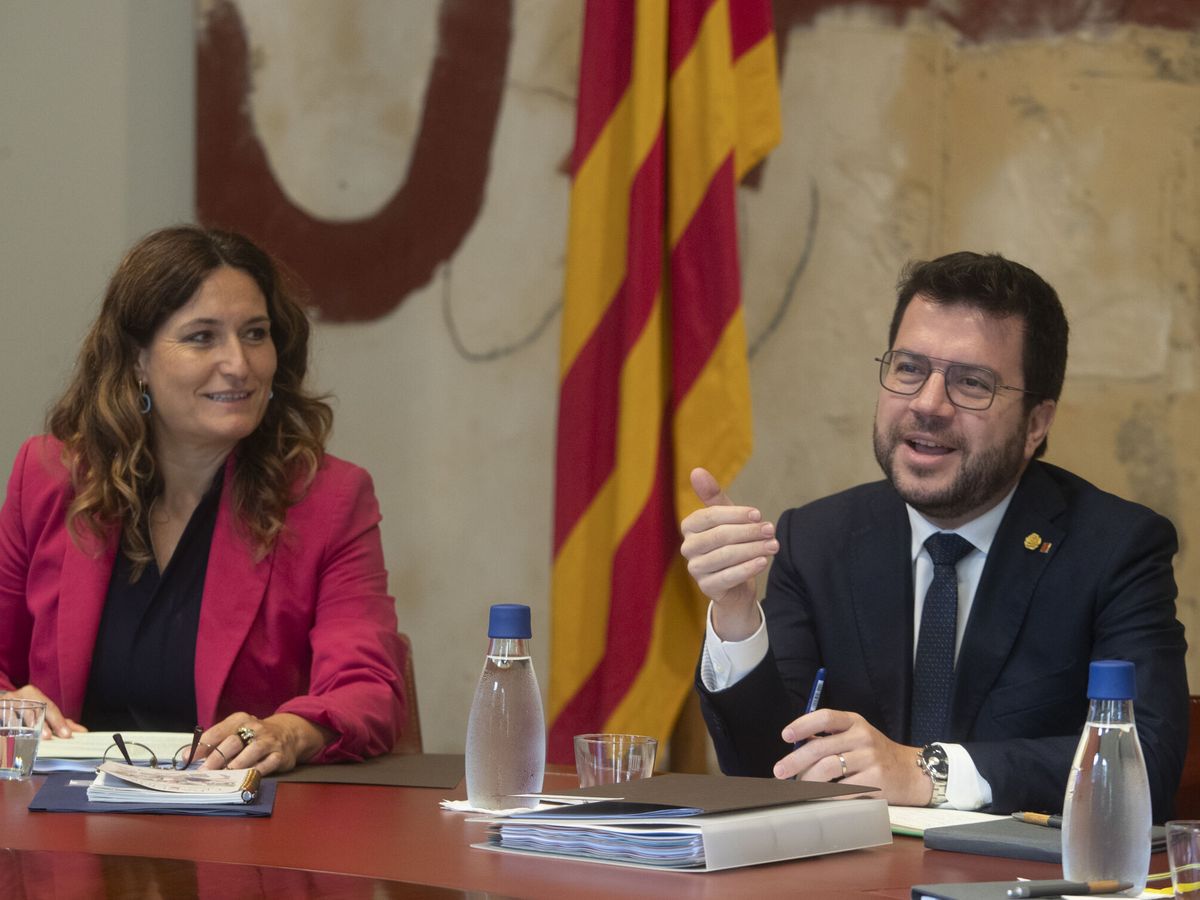 Foto: La 'consellera' de Presidencia, Laura Vilagrà, junto a Pere Aragonès. (EFE/M. Pérez)