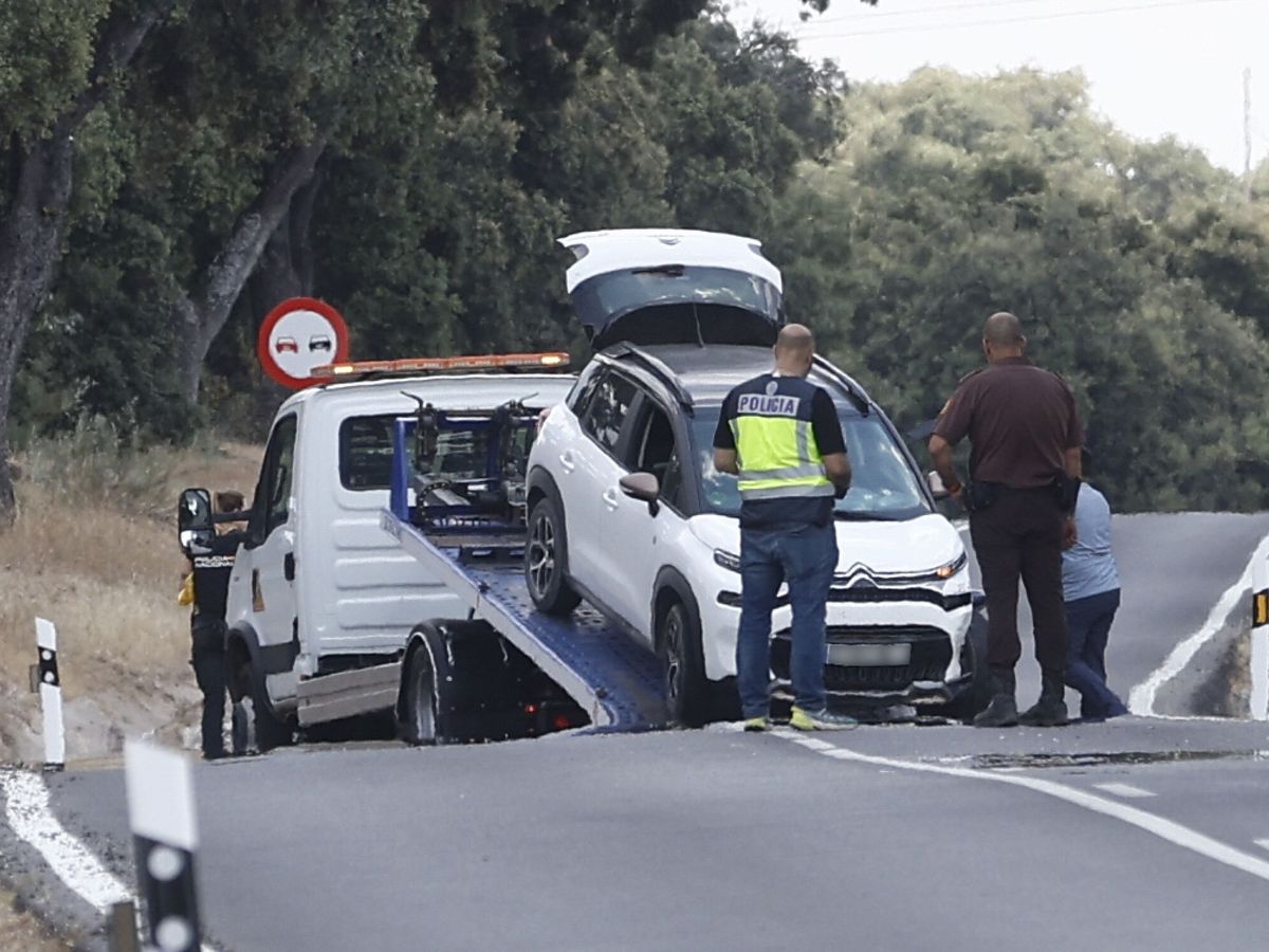 Foto: El vehículo en el que viajaba Borja Villacís en el momento en el que fue asaltado y asesinado. (EFE/Rodrigo Jiménez)