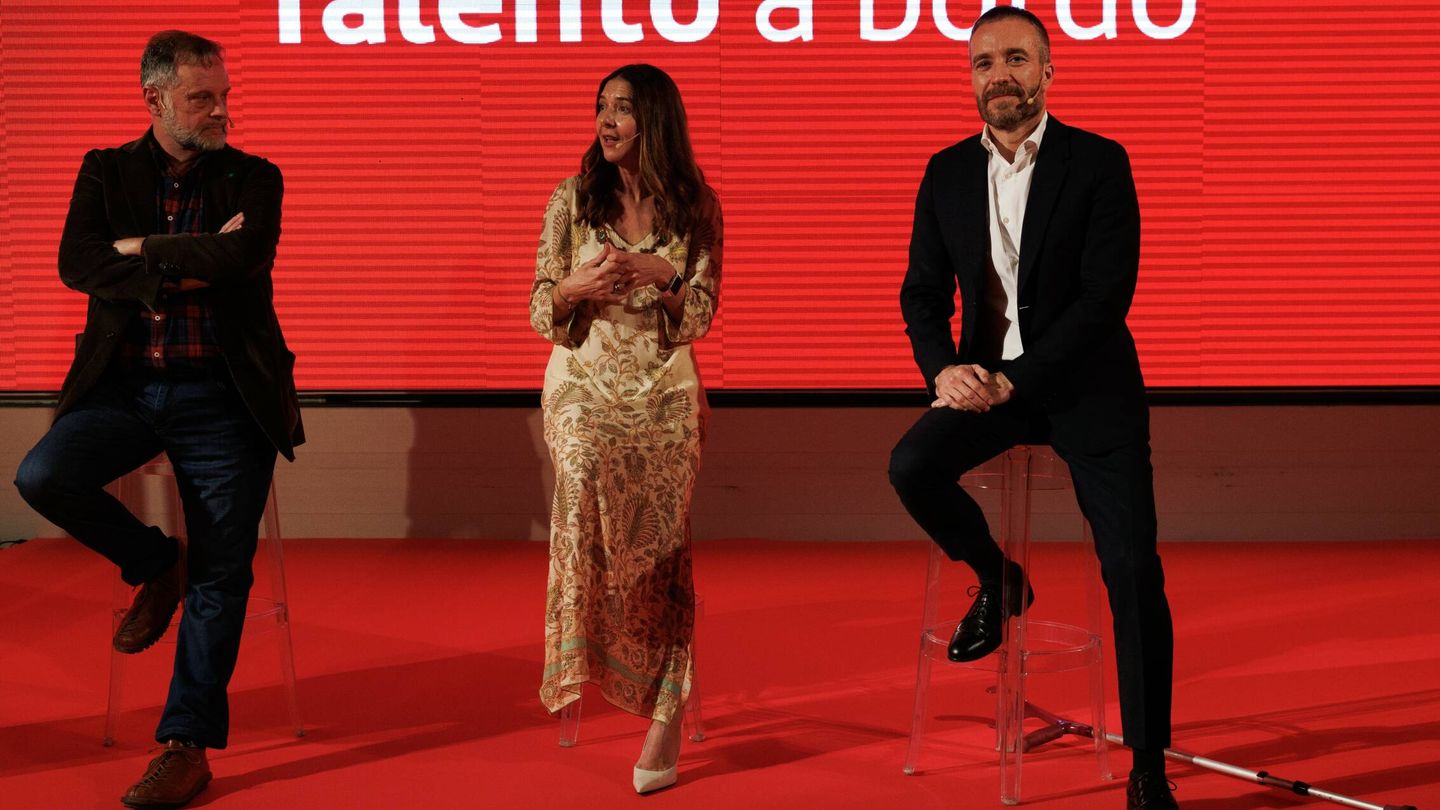 El director corporativo de Iberia, Juan Cierco; la directora de Marketing y Marca de Iberia, Gemma Junco; y el presidente de Turespaña, Miguel Sanz. (Foto: Sergio Pérez)