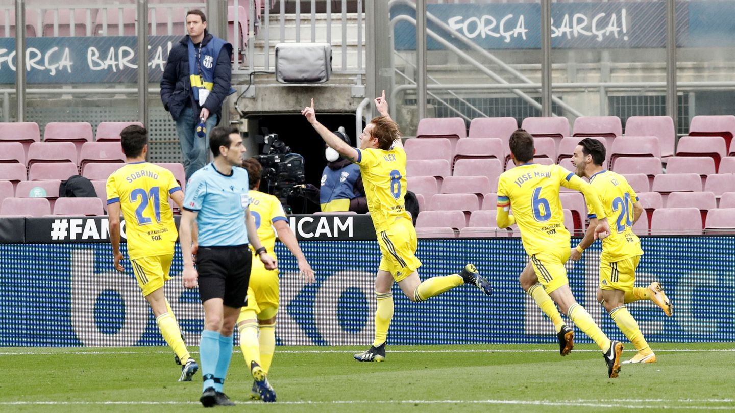 Álex Fernández celebra el gol del empate. (Reuters)