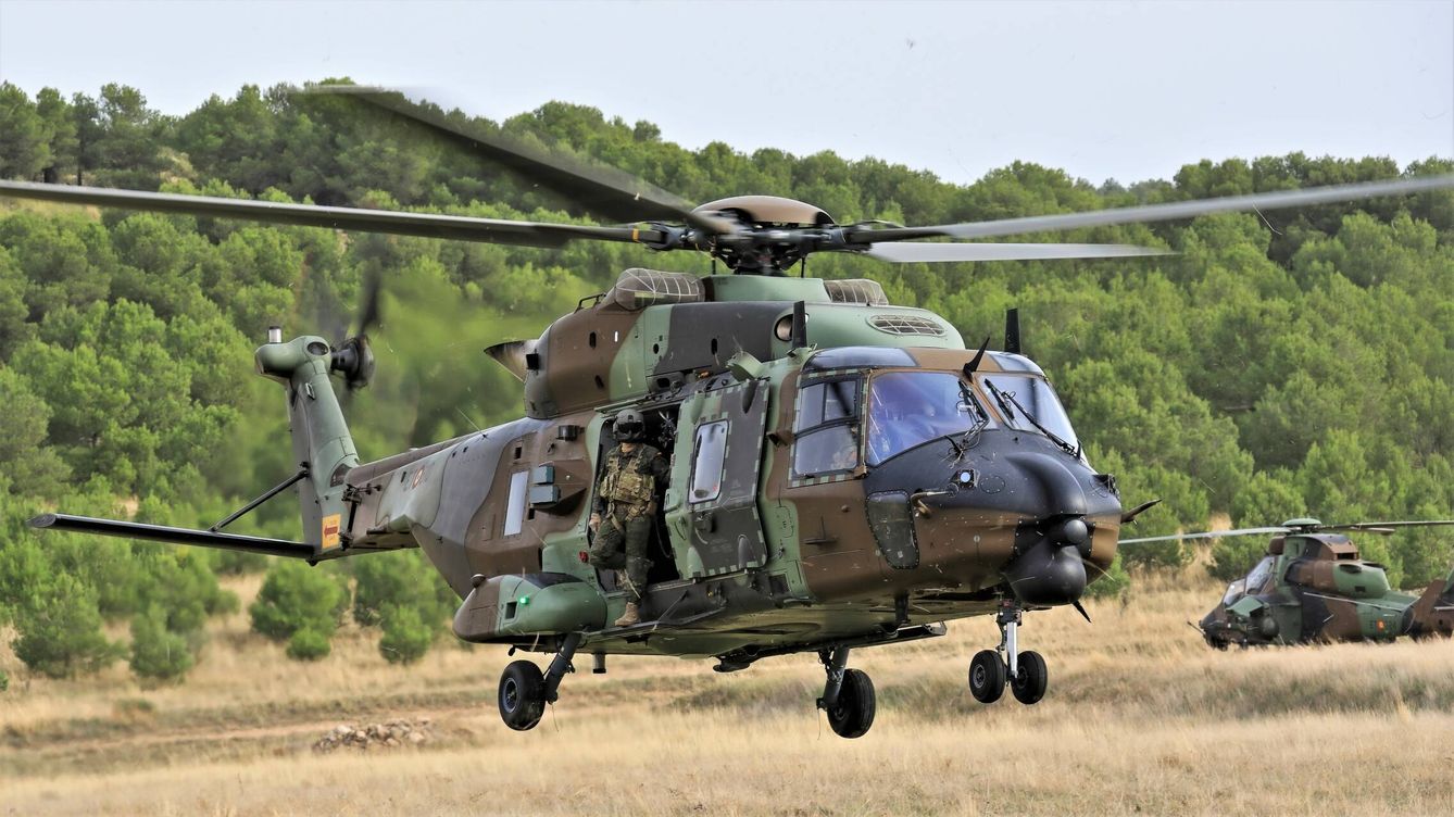 Foto: Helicóptero de maniobra NH-90 de FAMET. (Juanjo Fernández)