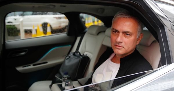 Foto: Mourinho, en su salida del United. (Reuters)