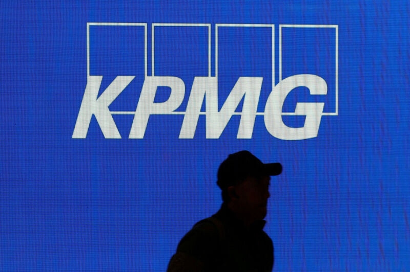 Foto de KPMG monta una war room con exmandos militares para captar negocio en Defensa