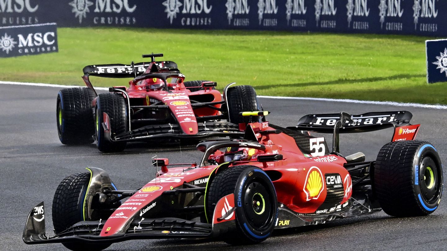 Sainz y Leclerc, en el pasado Gran Premio de Bélgica (EFE EPA CHRISTIAN BRUNA)