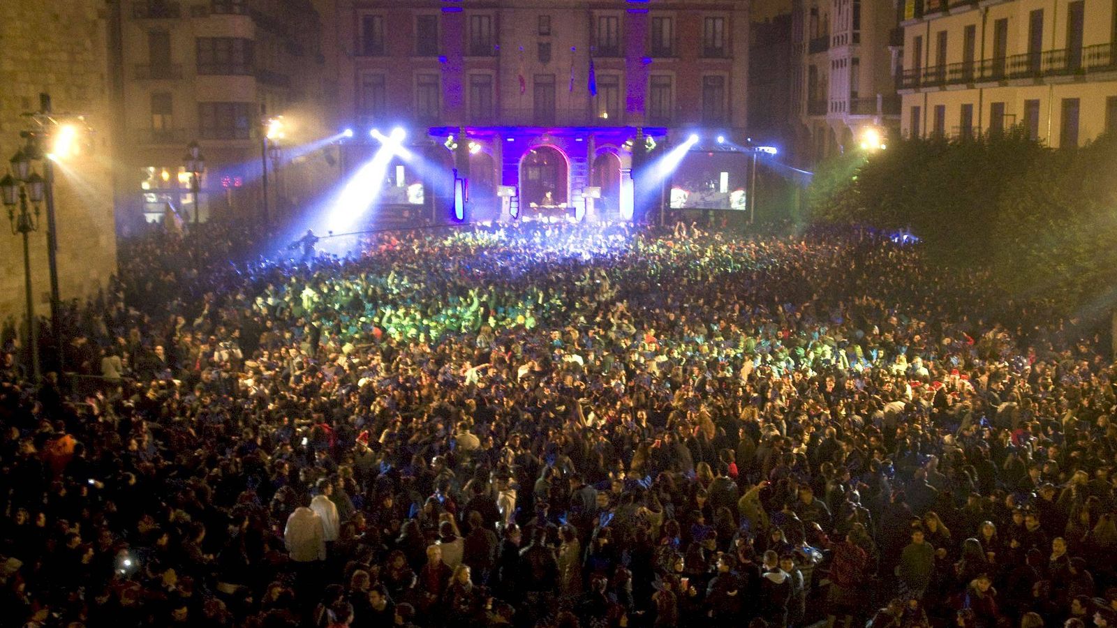 Foto: Fiesta de fin de año en Zamora, en una imagen de 2009 (EFE)