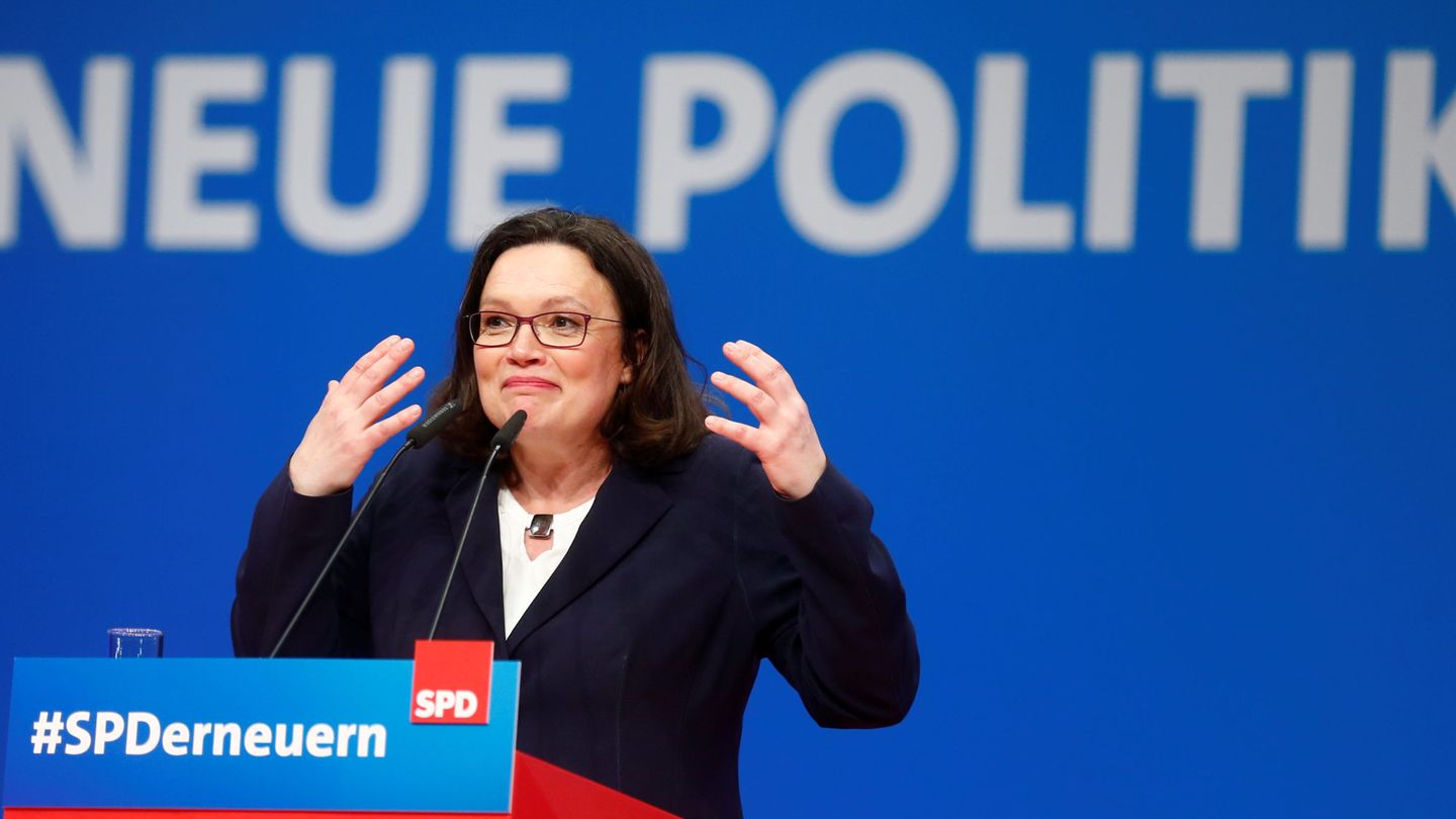 Andrea Nahles, la nueva presidenta del SPD, se dirige al plenario en el congreso extraordinario de su partido, en la ciudad de Wiesbaden, capital del estado federado de Hesse, al oeste de Alemania. (EFE)