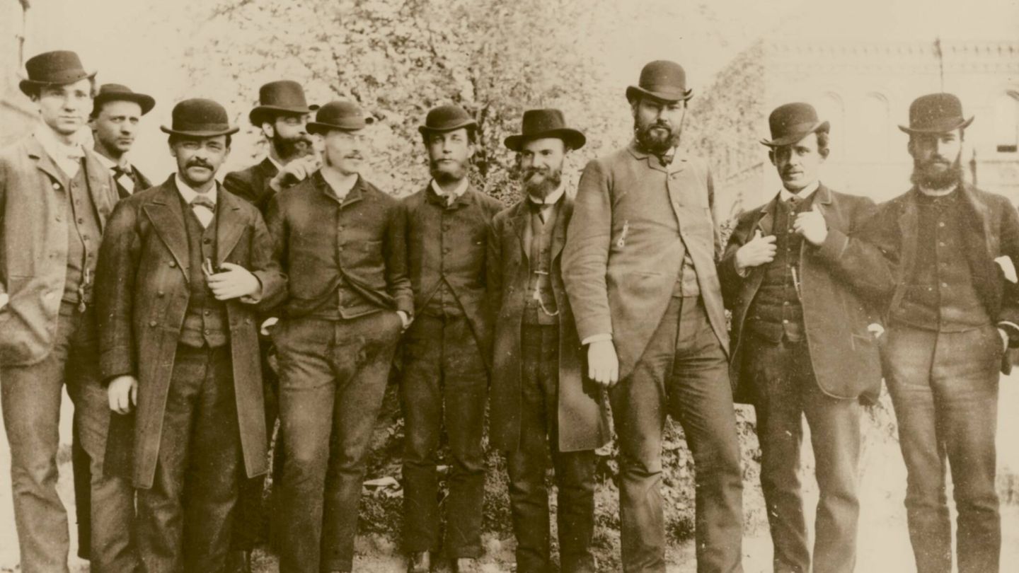 Wiley (tercero por la derecha) en una imagen con una parte del personal del departamento que dirigía, poco después de unirse a la división en 1883. (Wikipedia)