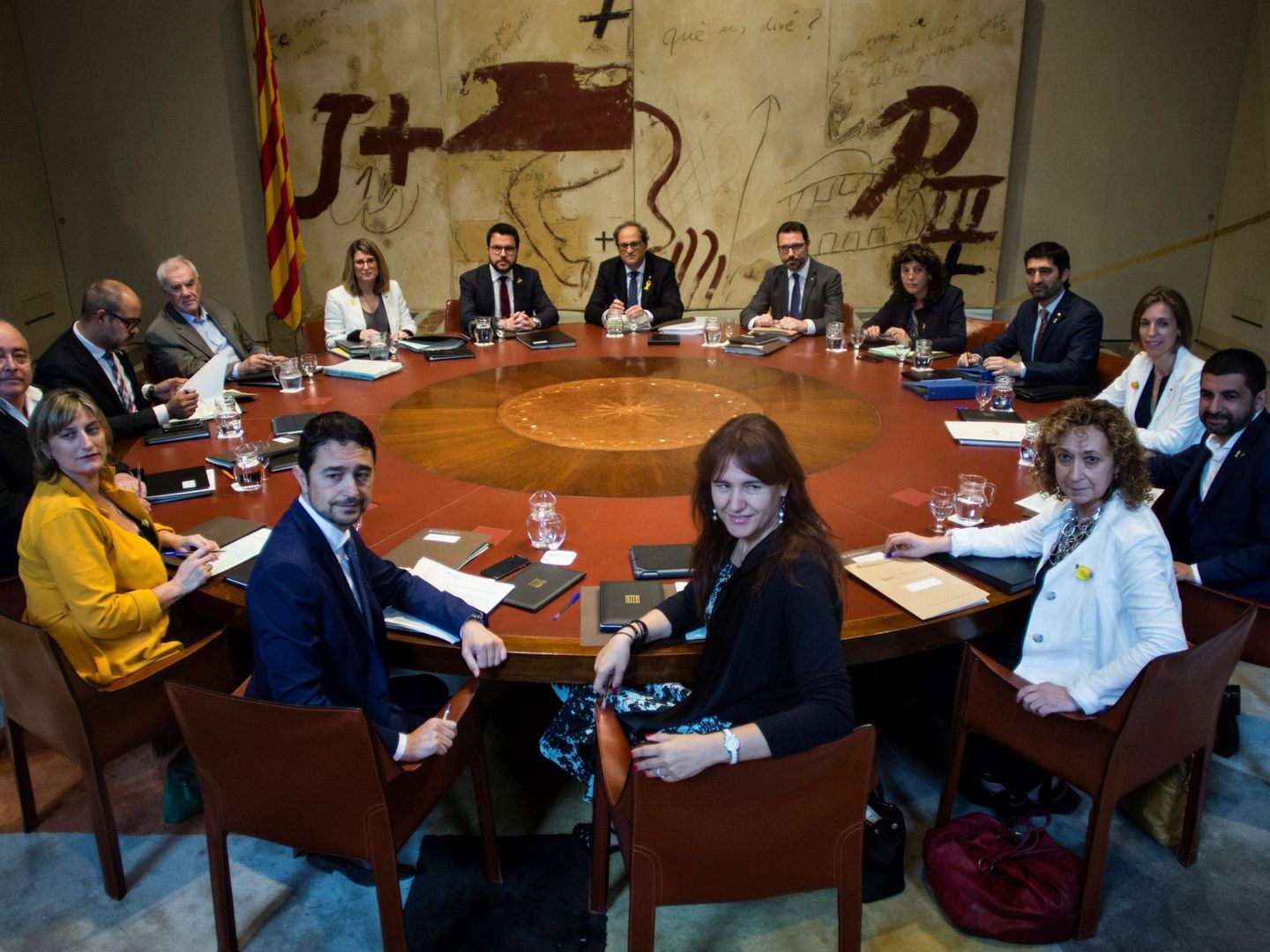 El presidente de la Generalitat, Quim Torra (c), preside la reunión del Govern. (EFE)