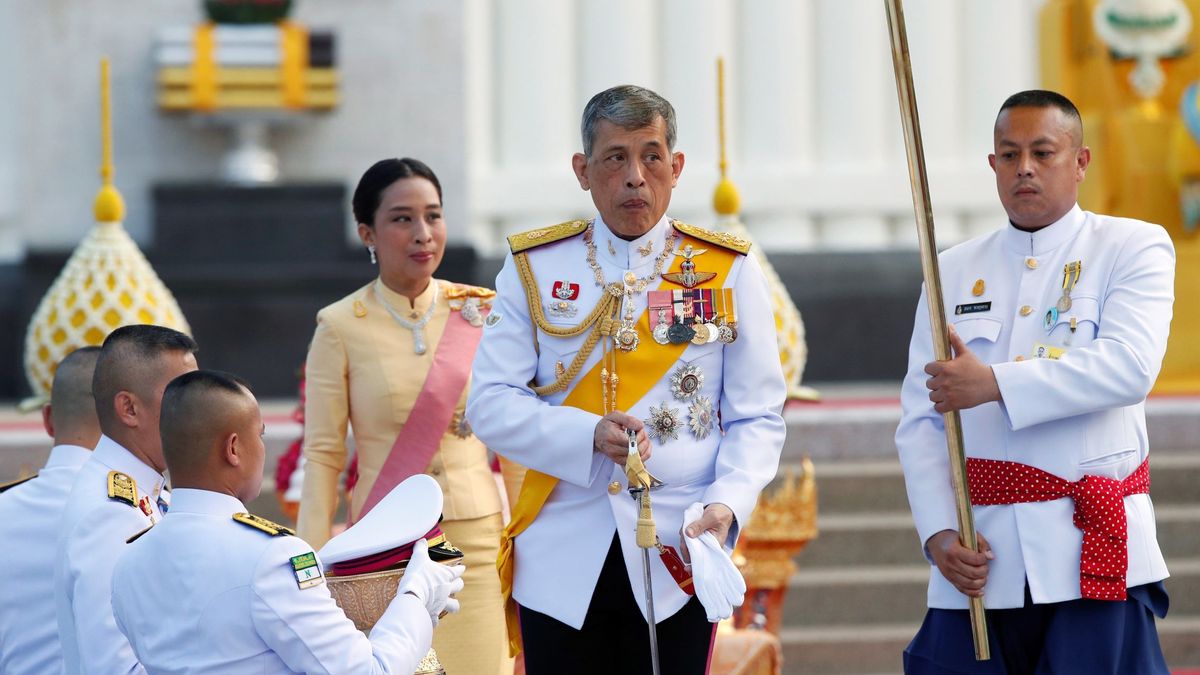 El rey de Tailandia se confina en un hotel de lujo de Alemania con sus 20 concubinas