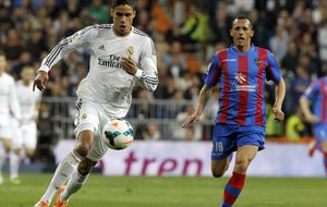 Varane medita su continuidad en el Madrid por 'culpa' de Pepe y Ramos