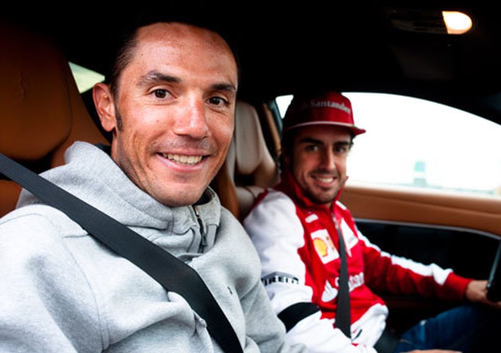 Foto: Purito y Alonso en un paseo que le dio el piloto asturiano (Ferrari).