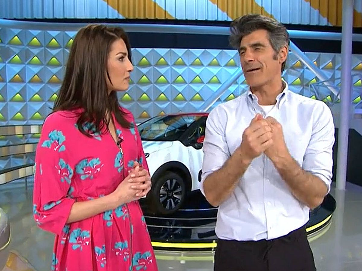 Foto: Laura Moure y Jorge Fernández, en 'La ruleta de la suerte'. (Antena 3)