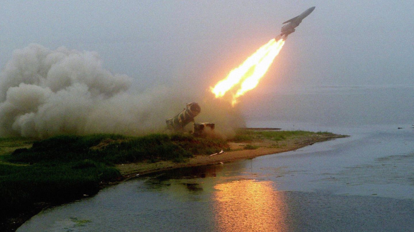 El misil Zircón lanzado desde una plataforma de tierra
