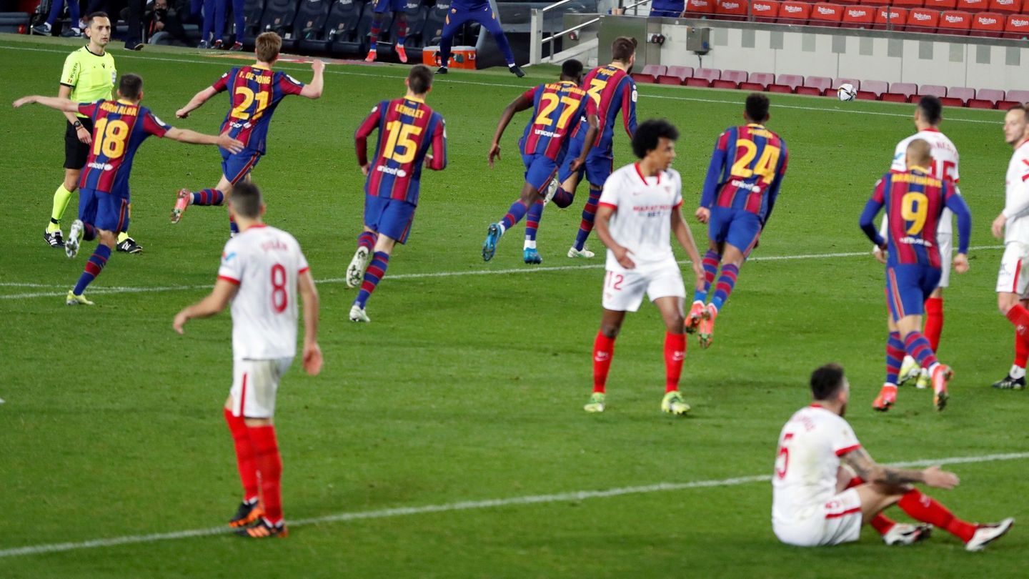 Los jugadores culés celebran el pase a la final de la Copa del Rey. (Reuters)