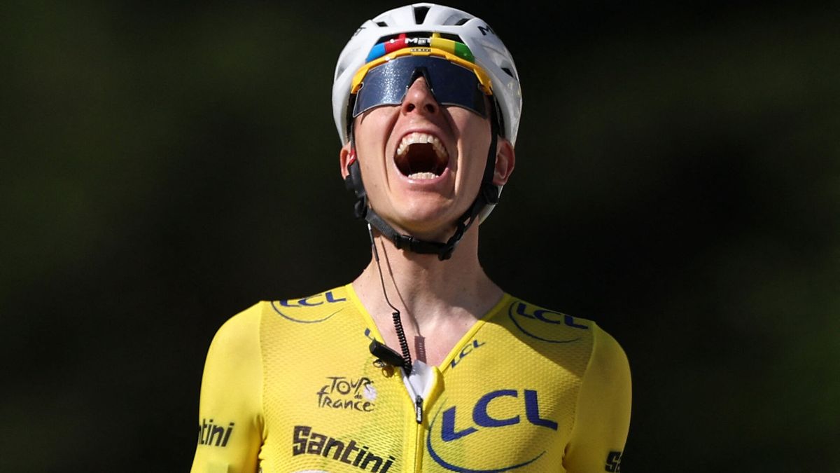 Tadej Pogacar con el maillot amarillo