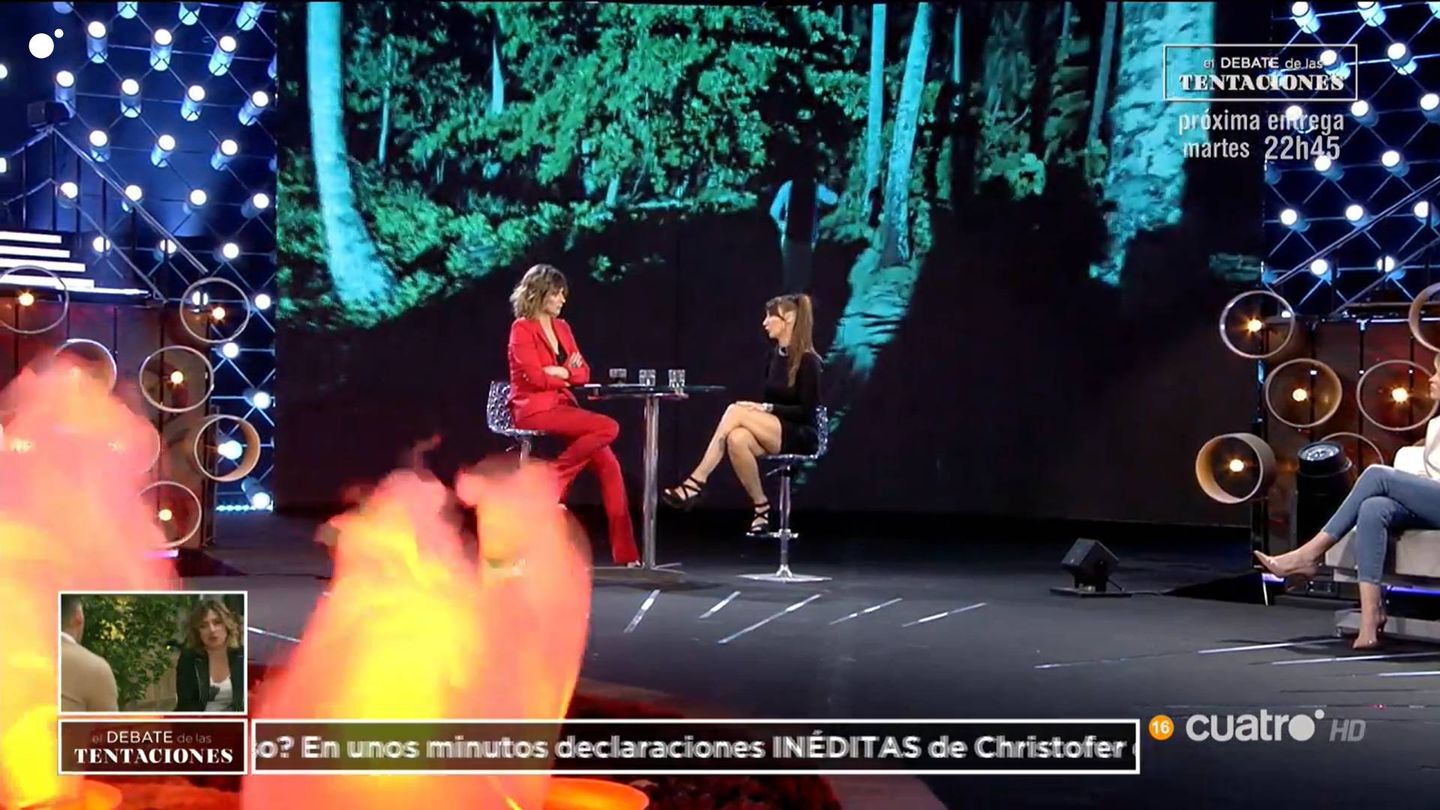 Sandra Barneda y Fani, en 'El debate de las tentaciones'. (Mediaset España)