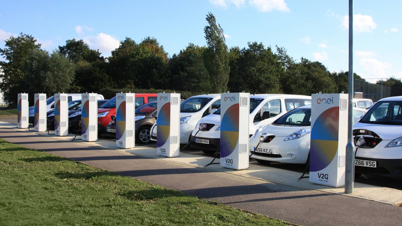 Foto: La alianza Renault-Nissan apuesta por el vehículo eléctrico, con el Nissan Leaf y el Renault Zoe, entre otros.