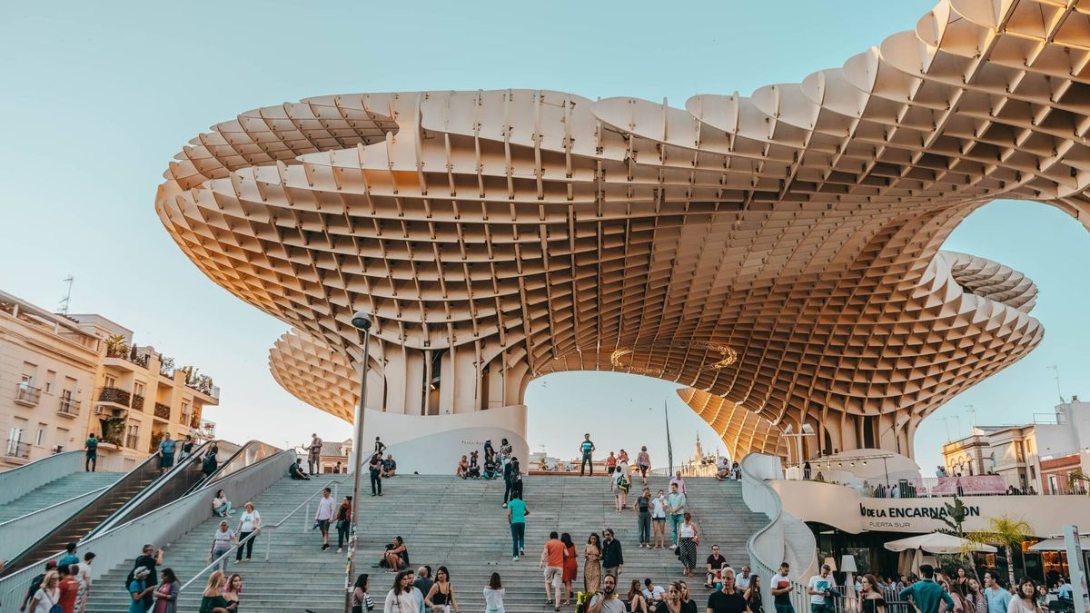 Las terrazas mejor valoradas para escapar del calor en Sevilla