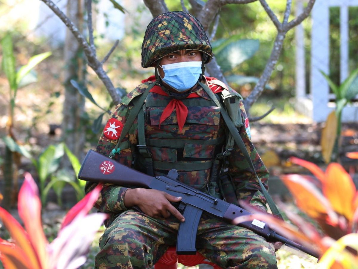 Foto: Un soldado en Naypyitaw, Myanmar, ayer. (EFE)