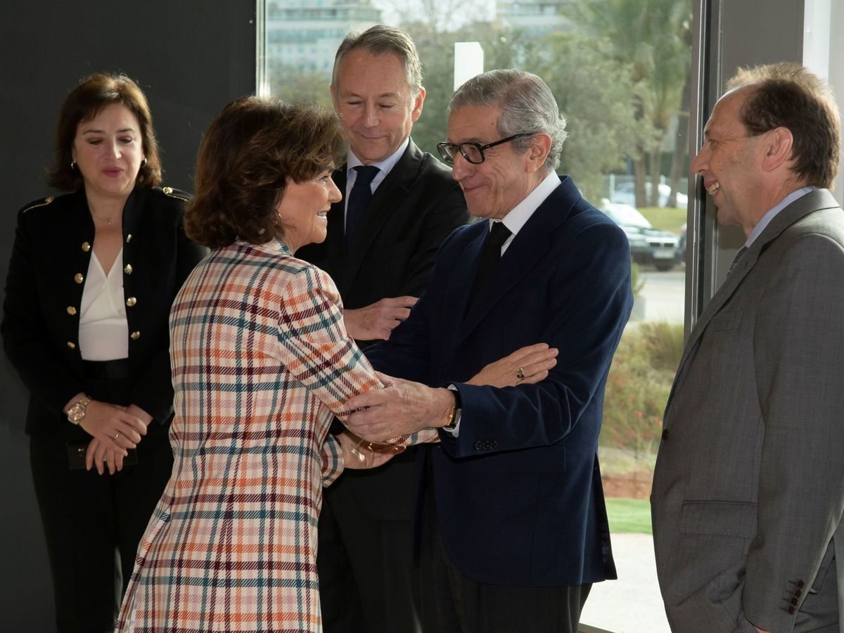 Foto: La vicepresidenta del Gobierno, Carmen Calvo, y el presidente de la Fundación Unicaja, Braulio Medel. (EFE) 