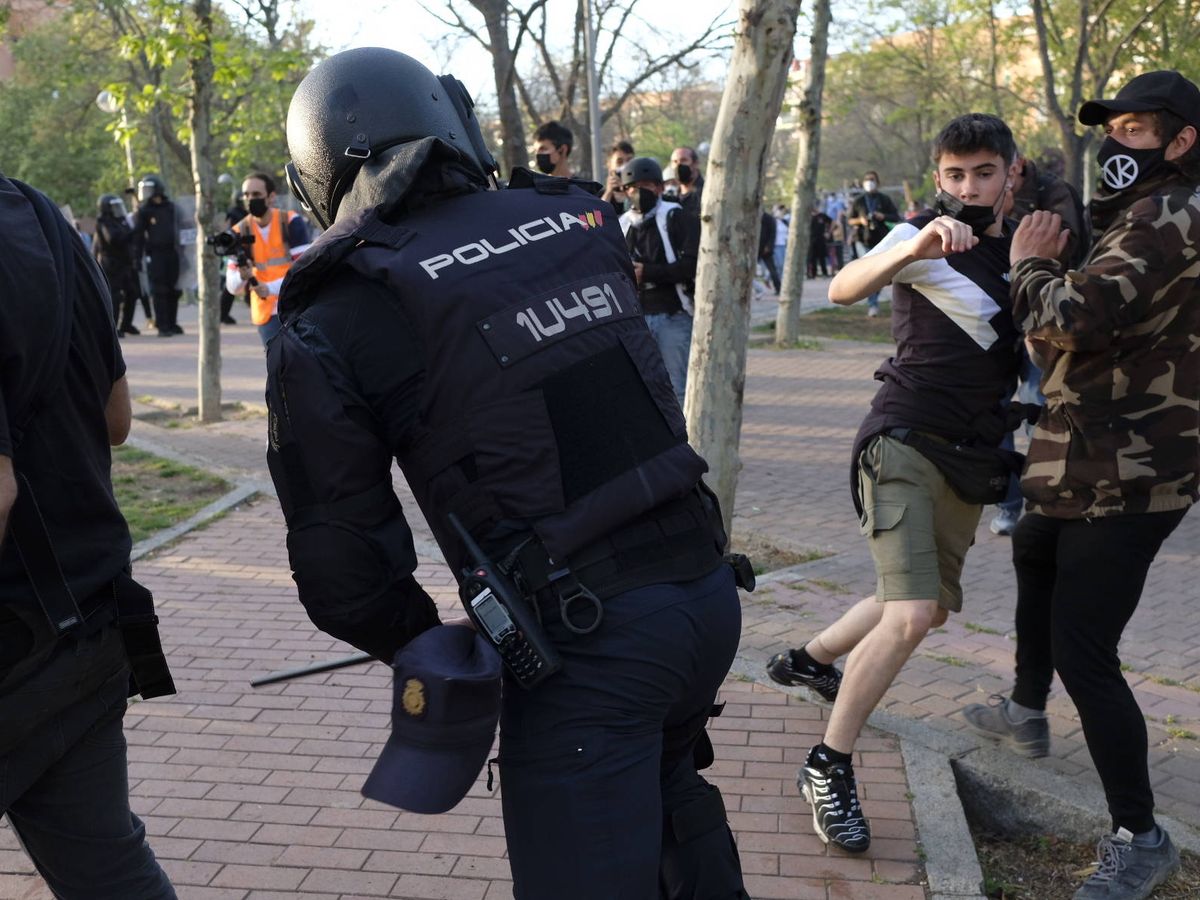 Foto: Cargas policiales durante el mitin de Vox. (Sergio Beleña)