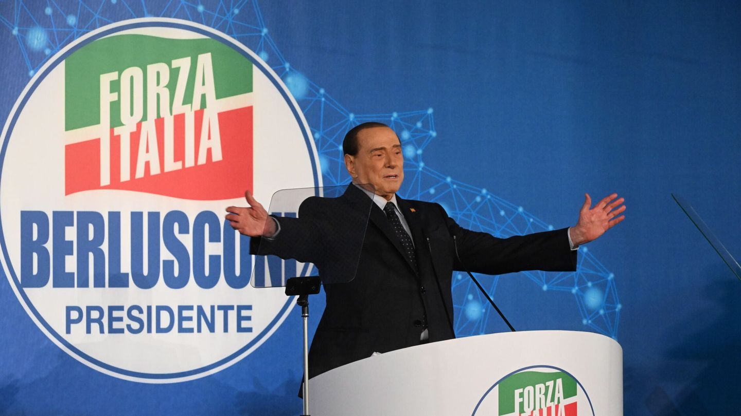 Silvio Berlusconi, en Nápoles. (EFE/Ciro Fusco) 