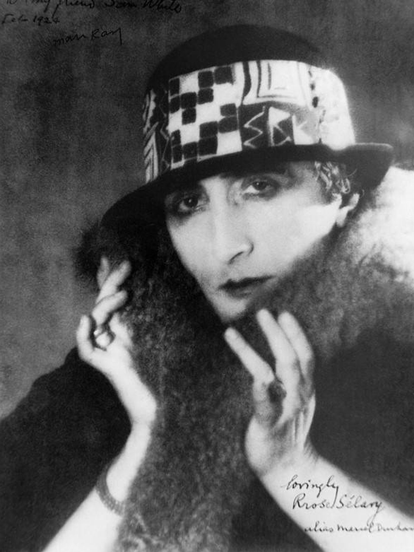 Marcel Duchamp retratado como su álter ego 'Rrose Sélavy' (del fráncés 'C'est la vie')