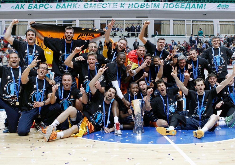 Foto: Los jugadores del Valencia Basket celebran el título de la Eurocup.