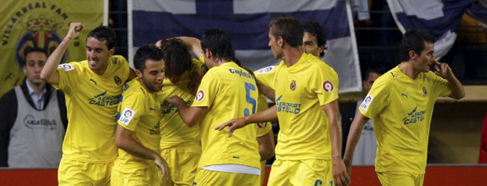 Foto: Capdevila da la victoria al Villarreal y la Liga la Barça