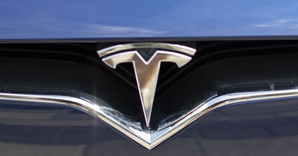 Foto: El logo de Tesla. (EFE)