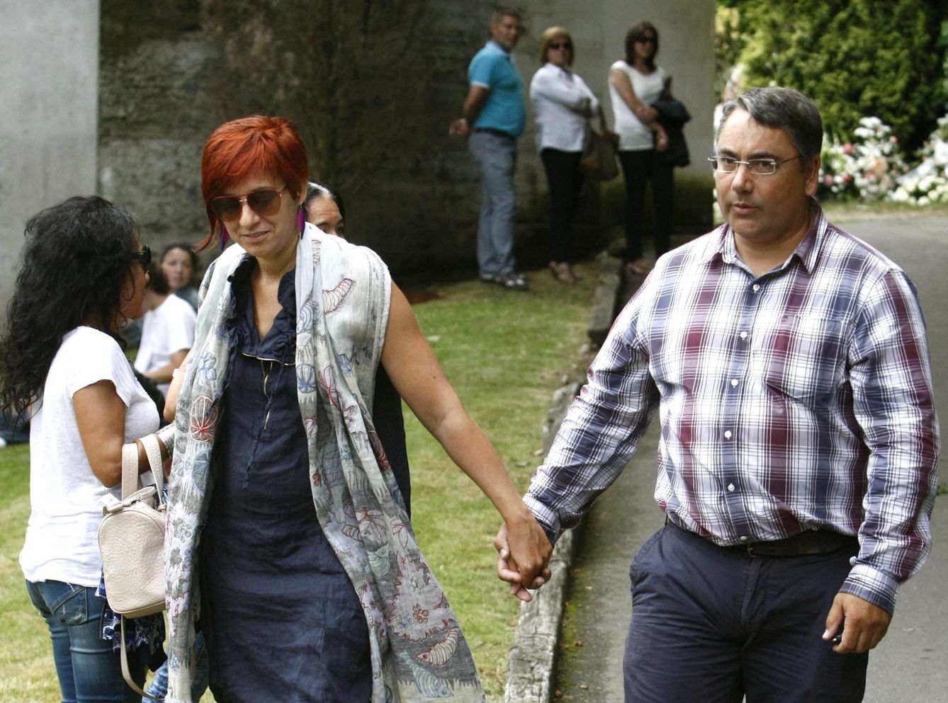 Sandra Ortega junto a su marido, en Oleiros. (EFE)