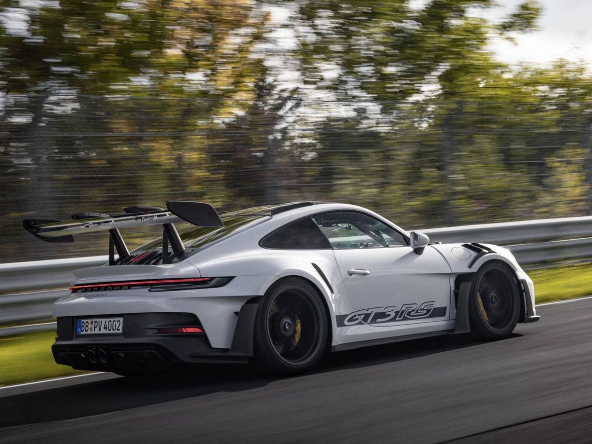 El Porsche 911 GT3 RS, a un segundo de ser el coche de calle más rápido en  Nürburgring