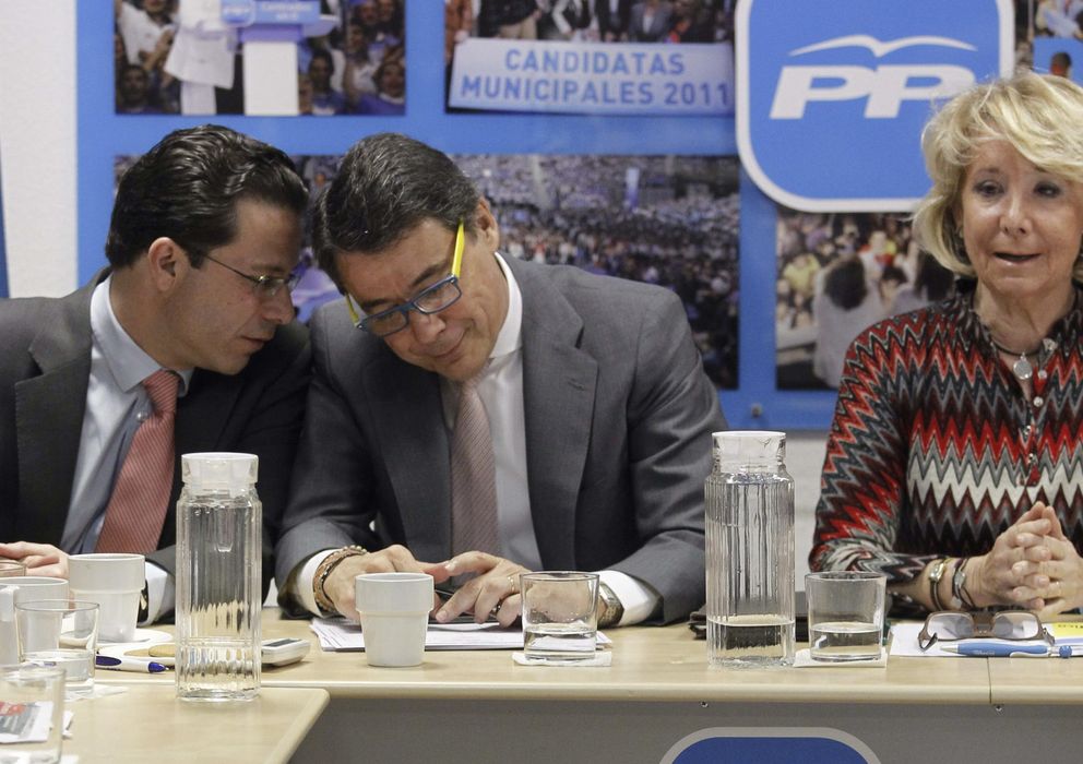 Foto: La presidenta del PP de Madrid, Esperanza Aguirre, Ignacio González (c) y Fernández-Lasquetty. (EFE)