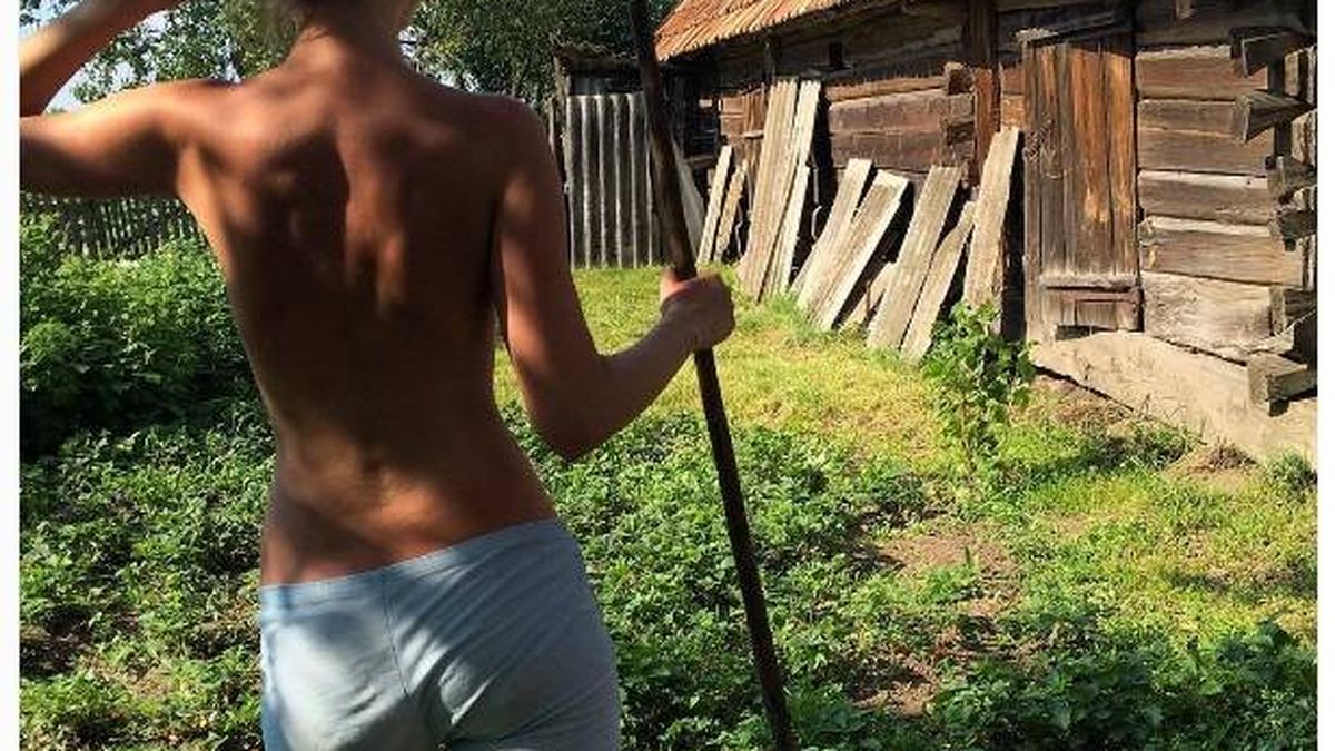 Trabajando desnudos en Bielorrusia por 'orden' del dictador Lukashenko