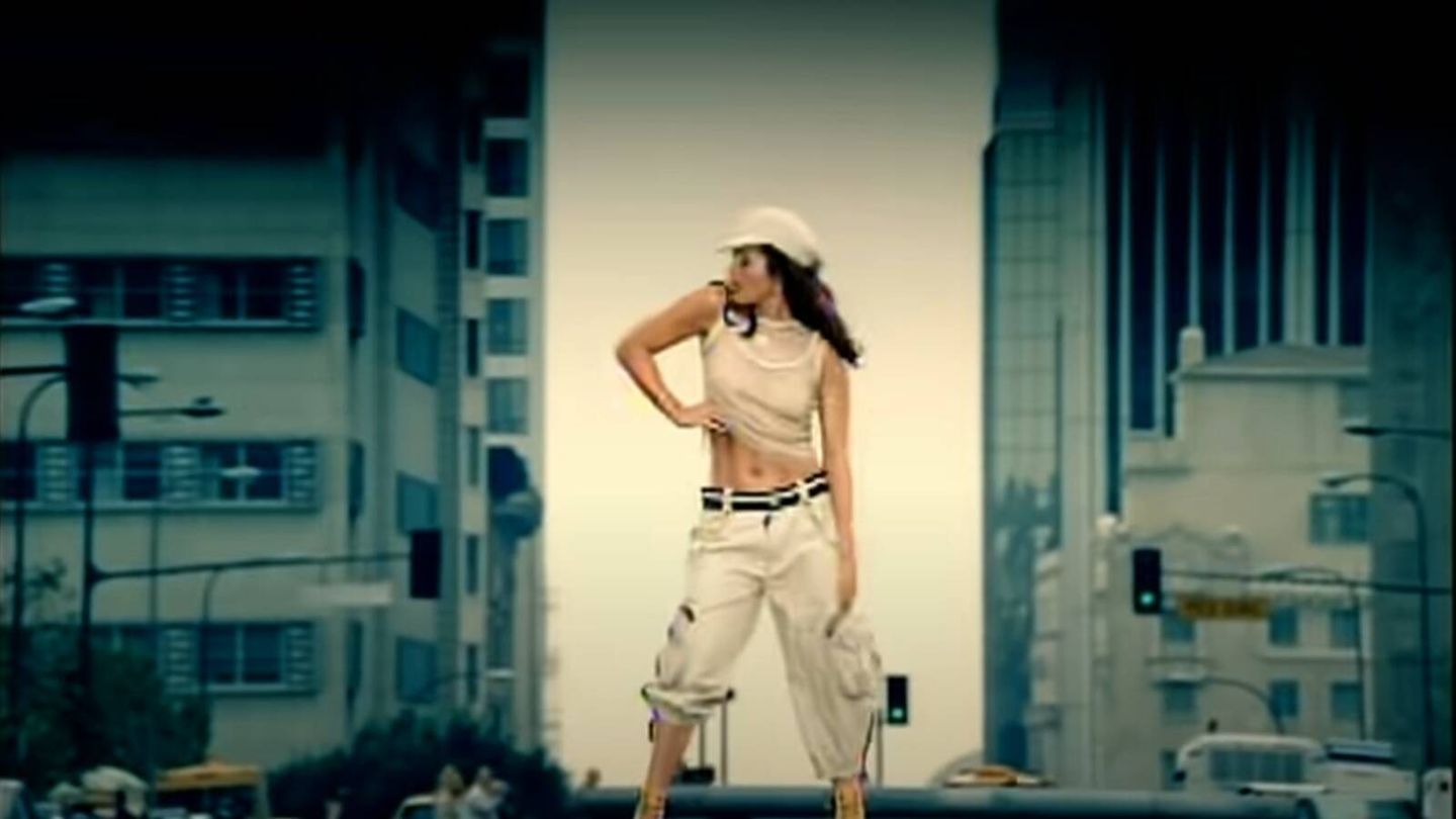Jennifer Lopez, en 2002 en un fotograma del videoclip 'Jenny from the Block'. (YouTube)