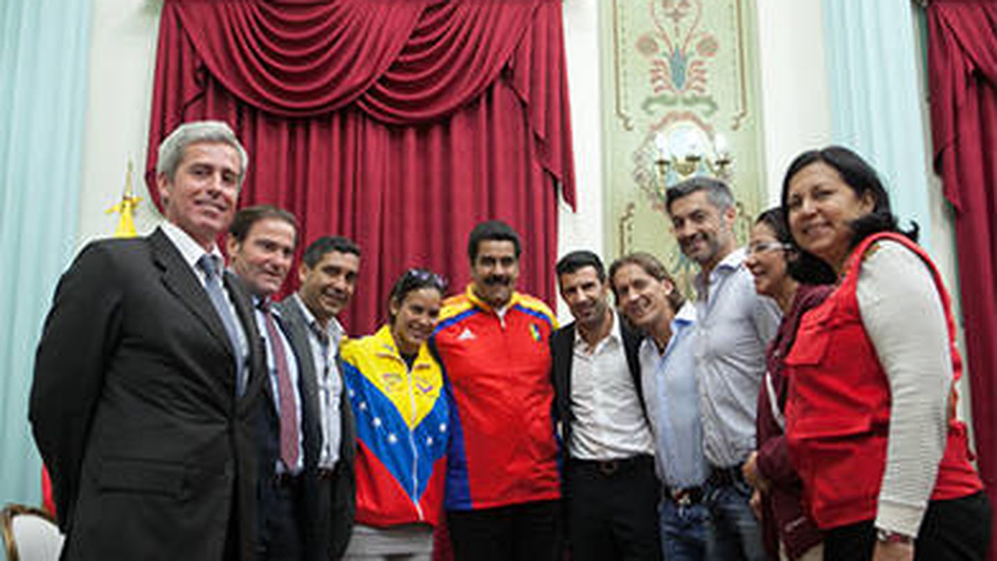 Carlos Dorado, segundo por la izquierda, con Maduro, Figo y Míchel Salgado.