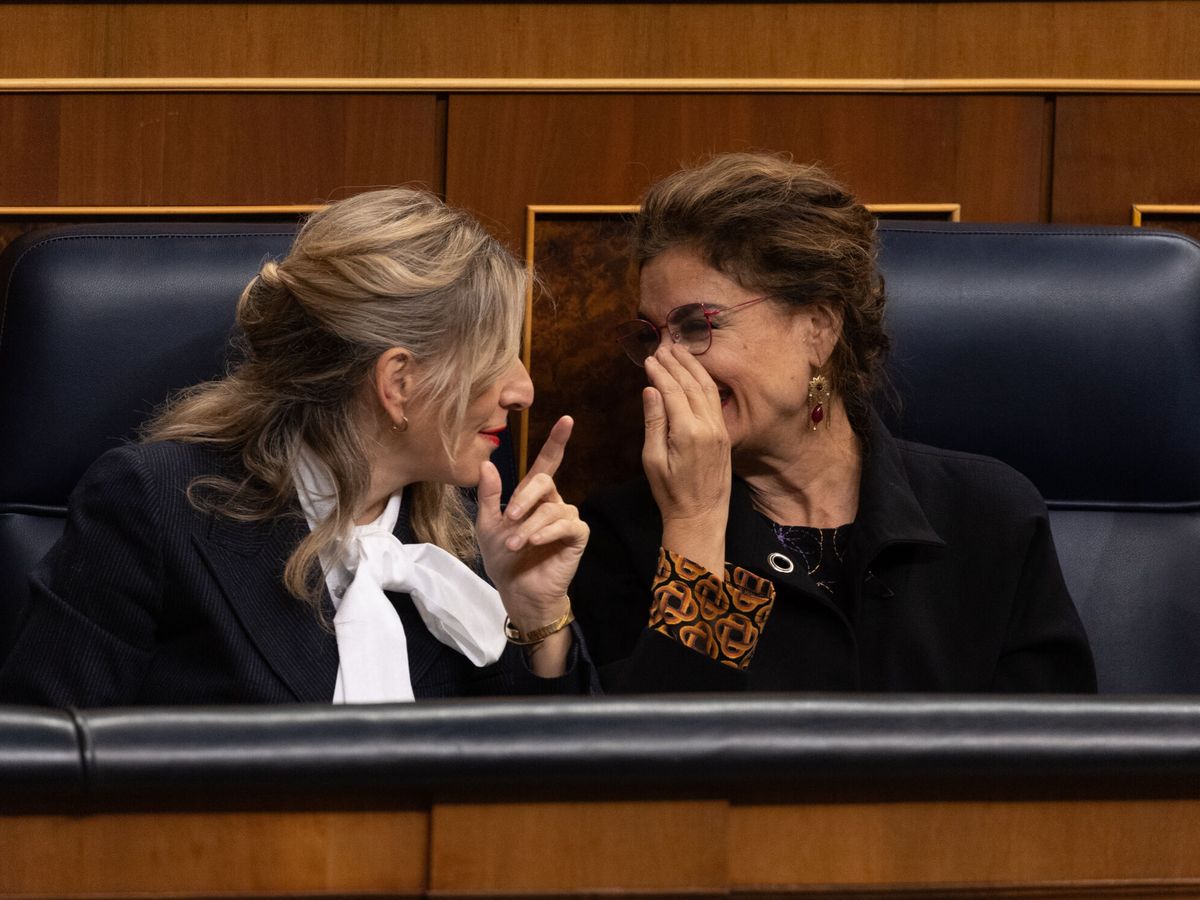 Foto: Yolanda Díaz y María Jesús Montero en el Congreso. (Europa Press/Eduardo Parra)