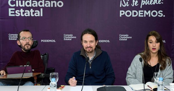 Foto: El secretario general de Podemos, Pablo Iglesias (c), junto al secretario de Organización, Pablo Echenique (i), durante una reunión del Consejo Ciudadano Estatal del partido. (EFE)