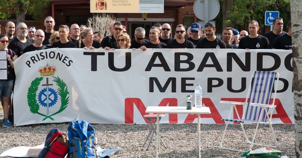 Foto: Manifestación en 2018 de funcionarios de la prisión malagueña de Alhaurín de la Torre. (EFE)