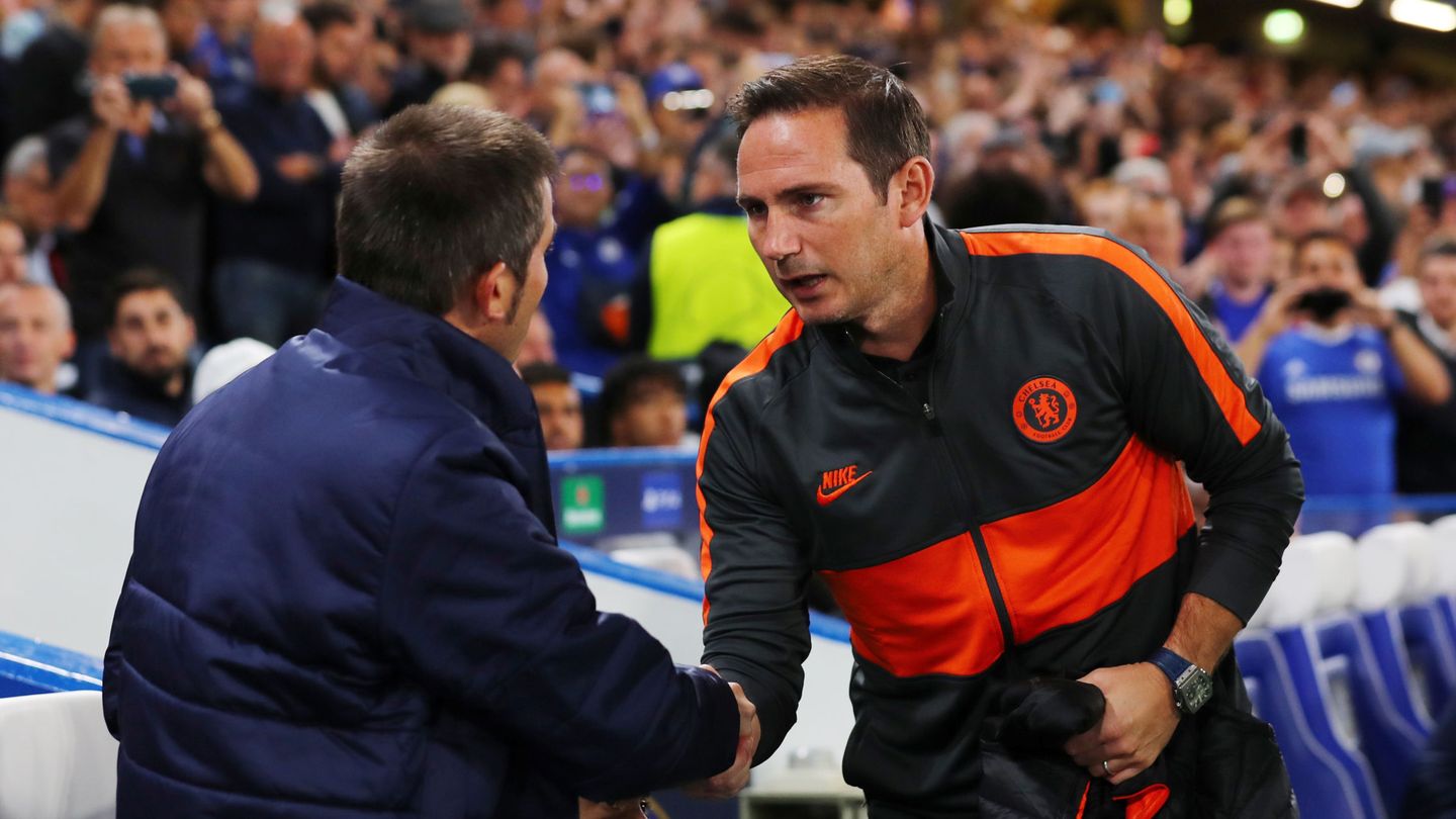Celades saluda a Lampard en un partido de Champions. (Reuters/Phil Powell)