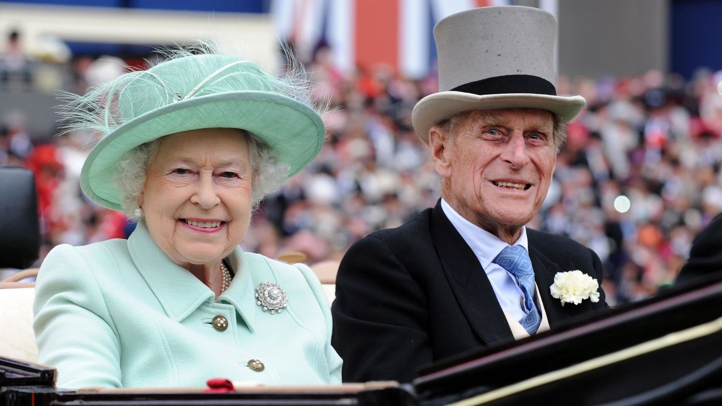 El duque de Edimburgo y la reina Isabel,  en una imagen de archivo. (Reuters)