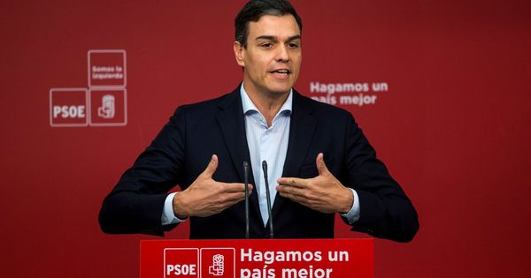Foto: El secretario general del PSOE, Pedro Sánchez, durante el anuncio de la moción de censura. (EFE)