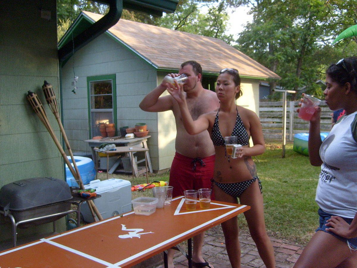 Foto: Jugadores de Beer Pong. (MarkScottAustinTX/Wikipedia)