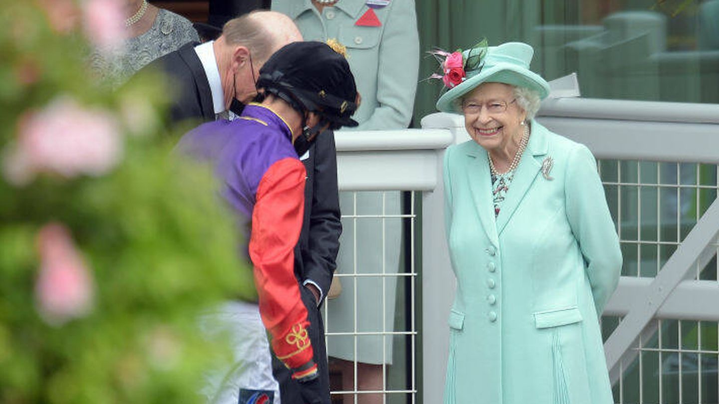 La reina Isabel II en las carreras de Ascot. (Getty)